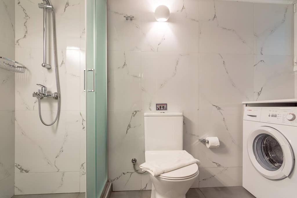 Bright Apartment For 6 Ppl In Афины Экстерьер фото